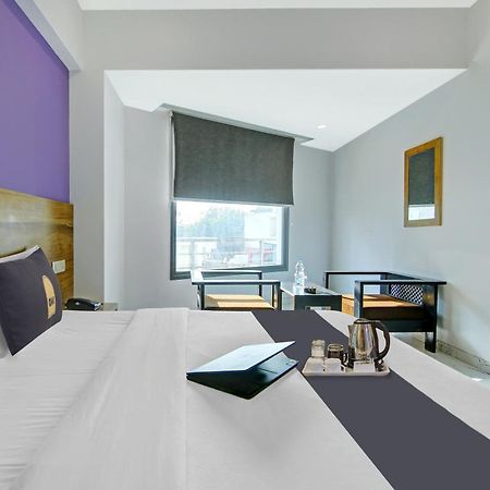 Super Townhouse Geetanjali Inn Gurgáon Kültér fotó