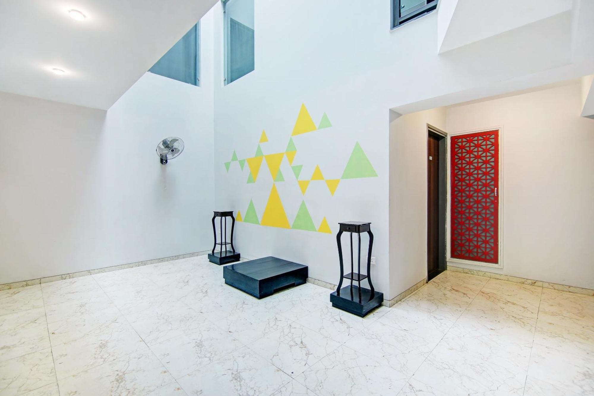 Super Townhouse Geetanjali Inn Gurgáon Kültér fotó