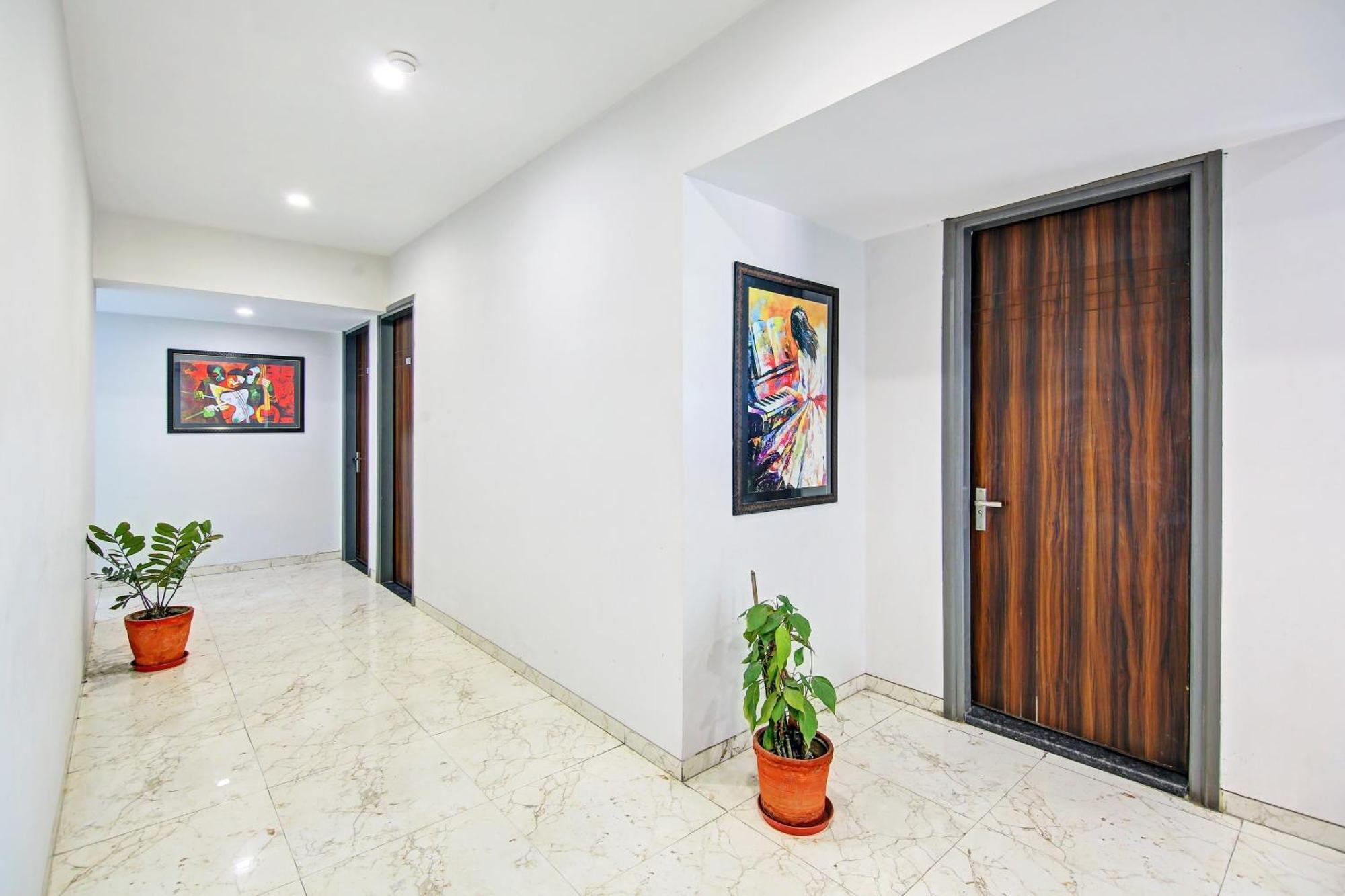 Super Townhouse Geetanjali Inn Gurgáon Kültér fotó